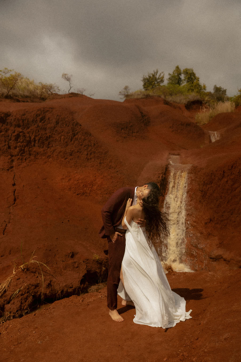 red dirt waterfall elopement21
